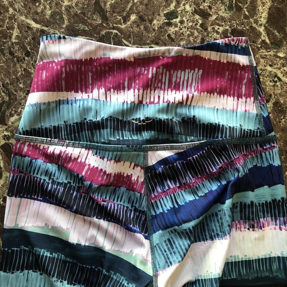 BEYOND YOGA Lux High Rise Midi Leggings in Palm Shadow Print - Picture 6 of 7